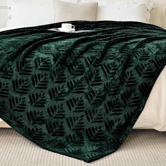 Soft Pine Tree Textured Throw Blanket Dark Forest Green Leaf